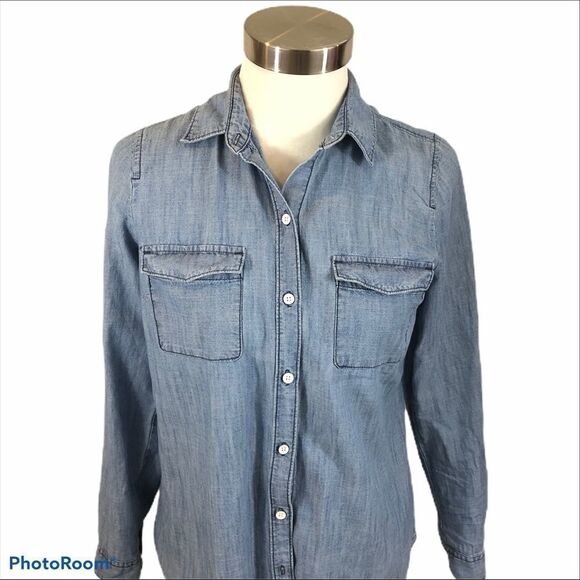 Old Navy Classic Medium Wash Chambray Button Down - Picture 2 of 11